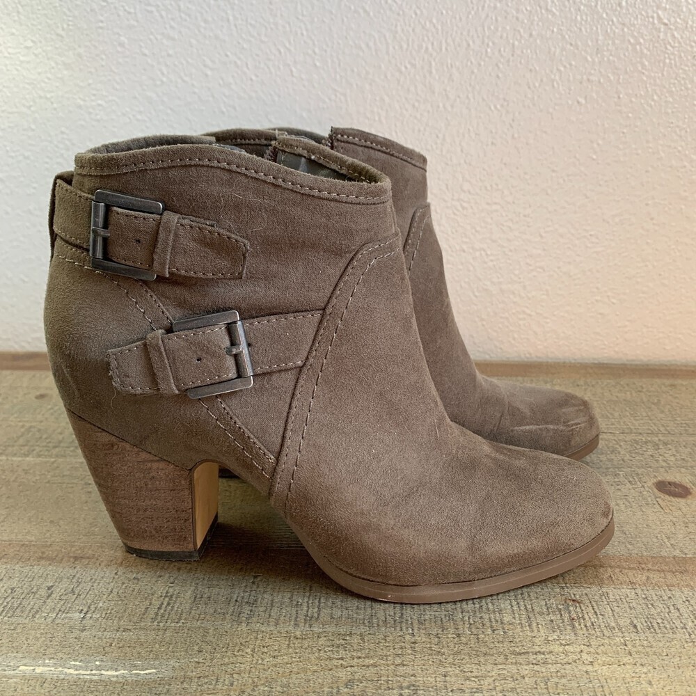 Crown Vintage light green brown ankle boots with 3 inch heel sz 7.5